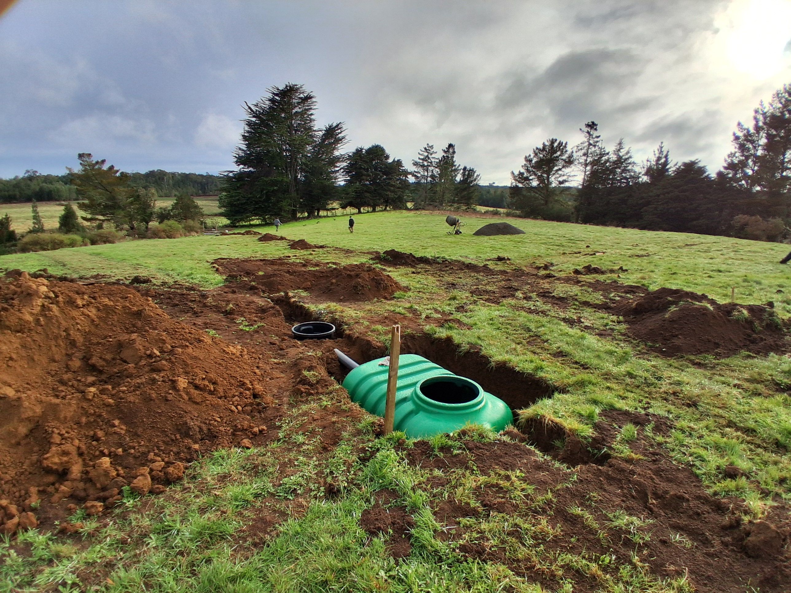 Colocación de fosa séptica - Proyectos sanitarios DS01 y DS10 en Chiloé
